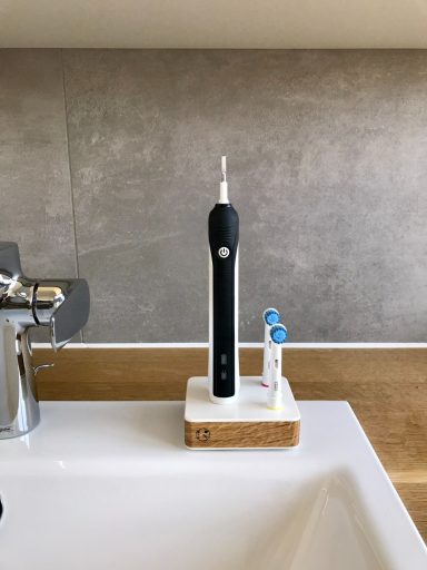 Zahnbuerstenhalter Oral-B Bürsten